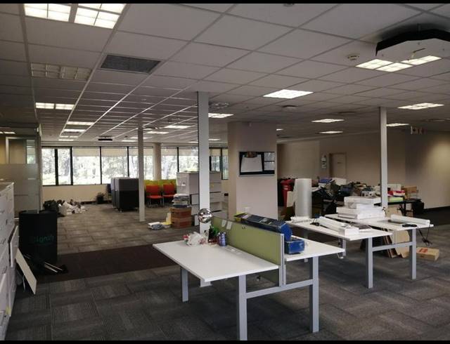 BUSINESS PROPERTY TO RENT IN WOODMEAD